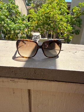 Gucci Tortoiseshell Oversized Sunglasses with Brown Gradient Lenses